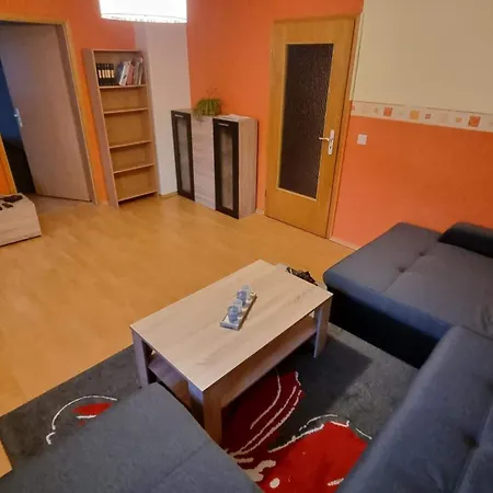 Und In Apartment