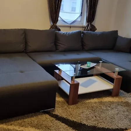 Und In Apartment